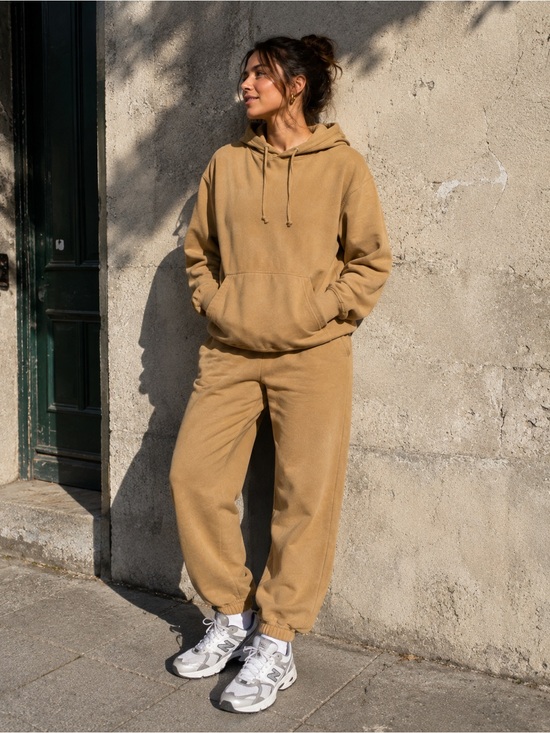 TNA Pants - Aritzia TNA CozyAF Fleece 2-Piece Hoodie Jogger Set Camel Tan Size 1/S